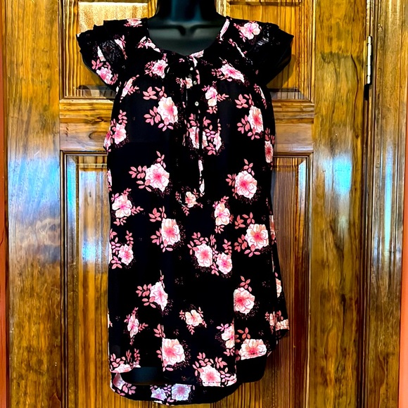 NWOT Ruffle Floral Hi Low Top - Picture 1 of 8